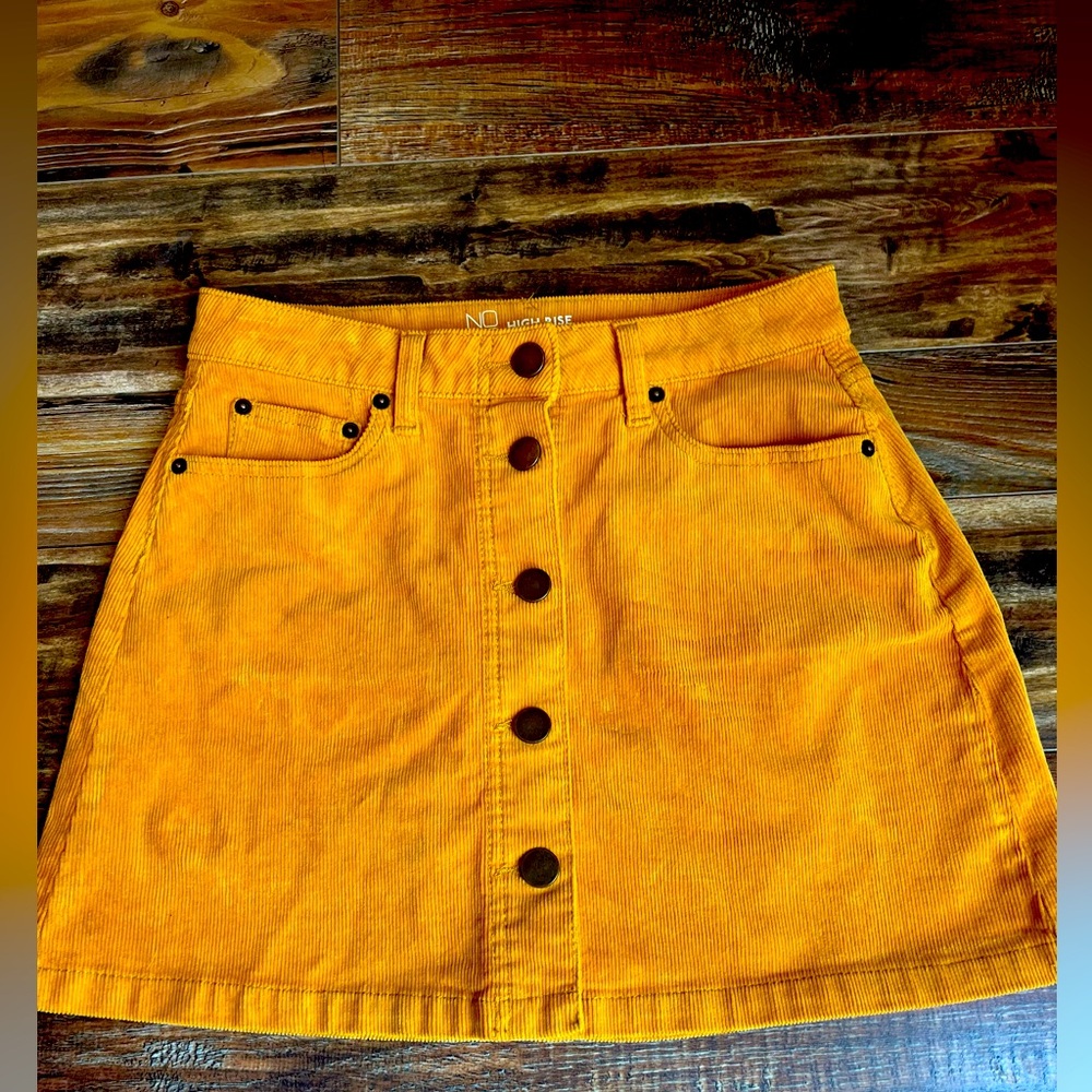 NO BO Juniors size 9 corduroy, mustard color, high waisted, mini skirt l